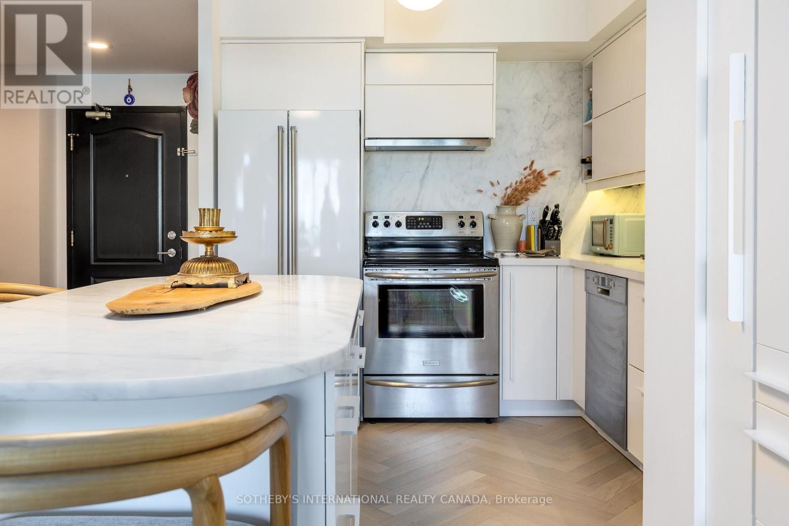 801 - 20 COLLIER STREET Image 5