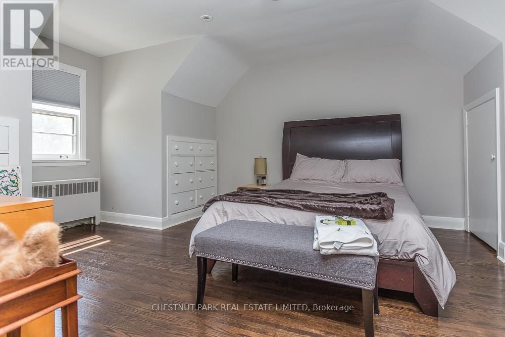 180 STRATHGOWAN AVENUE Image 15