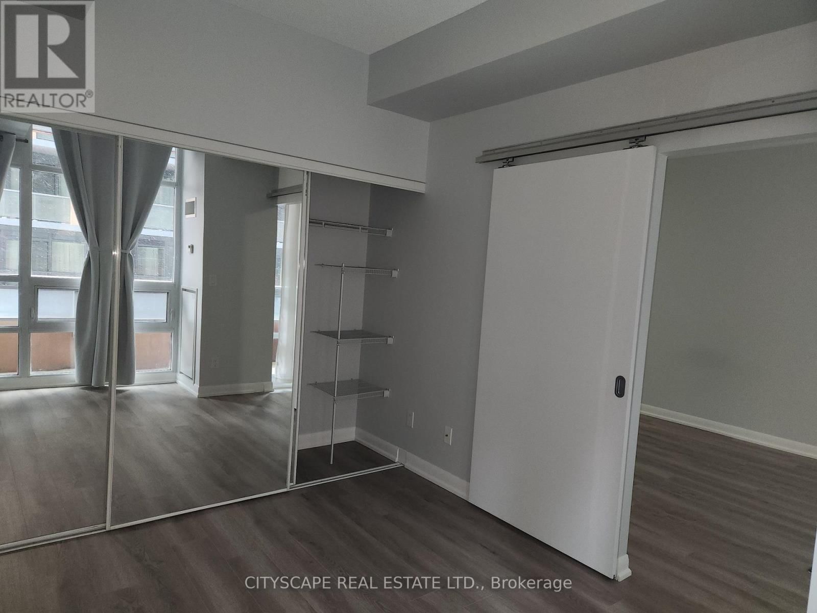 301 - 15 BRUYERES MEWS Image 22