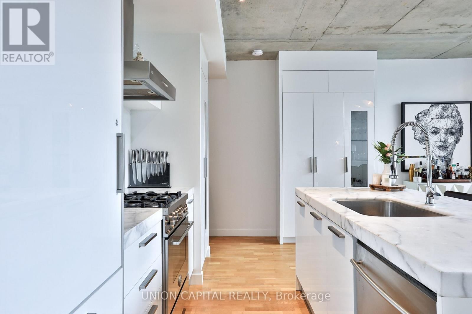 504 - 75 PORTLAND STREET Image 10