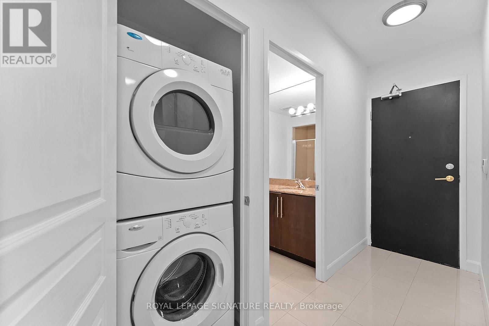 PH11 - 18 YONGE STREET Image 12