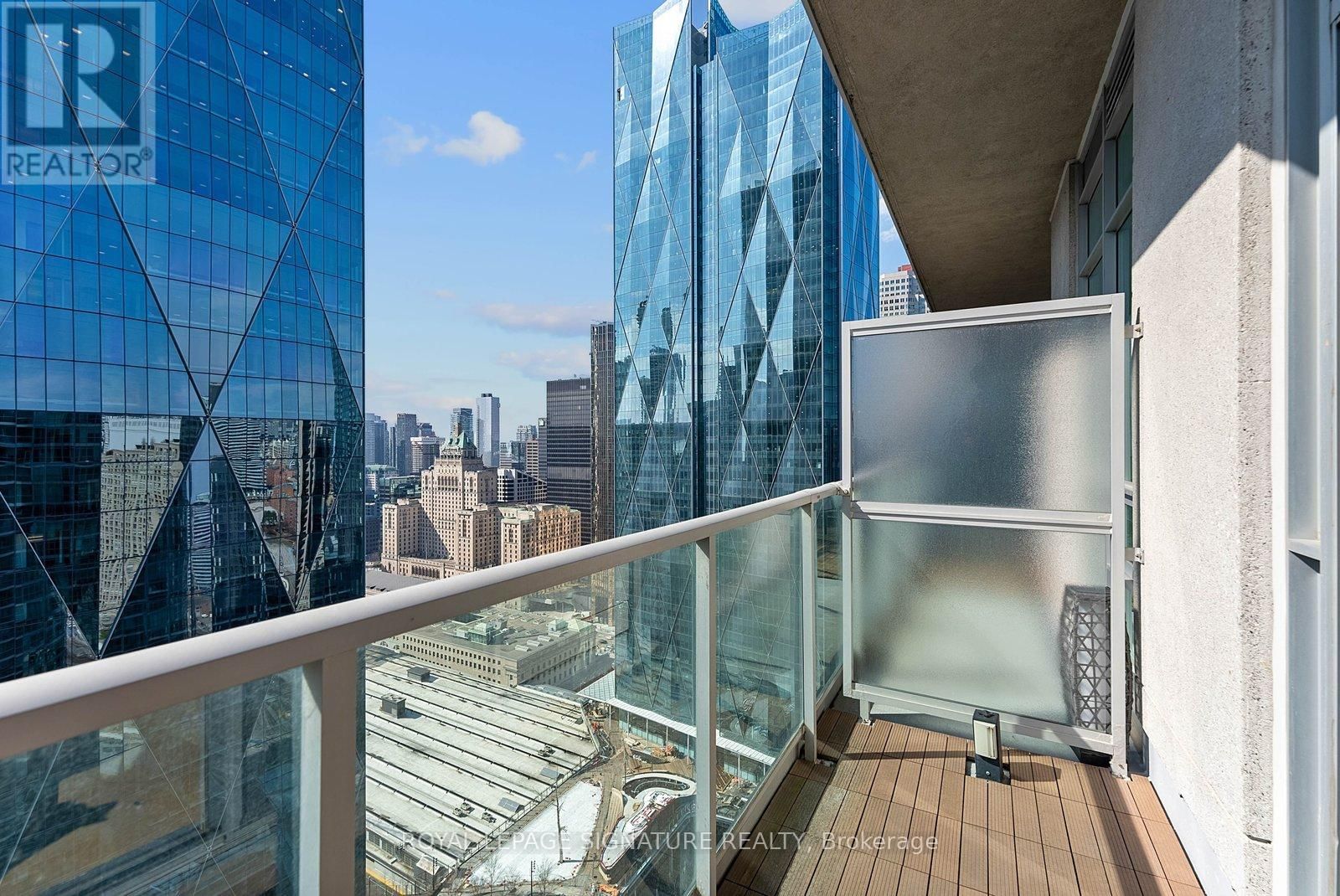 PH11 - 18 YONGE STREET Image 14