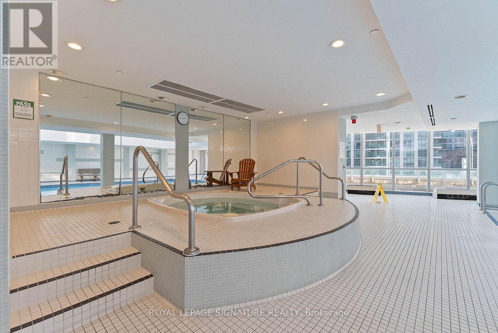 PH11 - 18 YONGE STREET Image 17