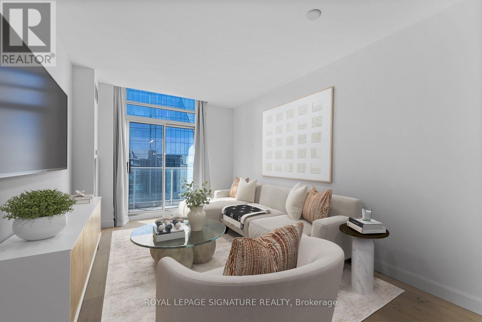 PH11 - 18 YONGE STREET Image 2