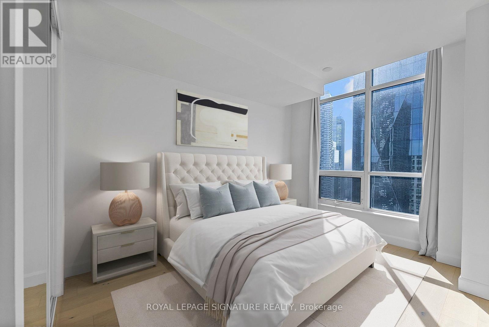 PH11 - 18 YONGE STREET Image 3