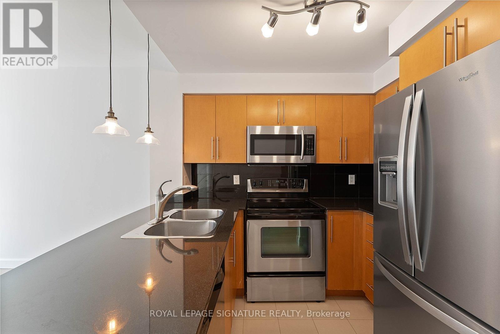 PH11 - 18 YONGE STREET Image 5