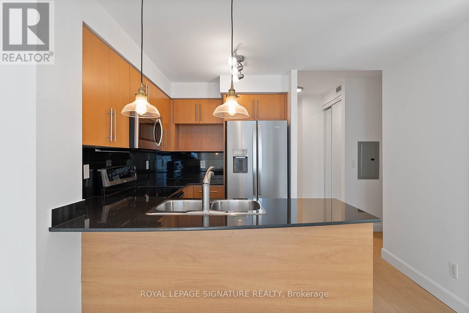 PH11 - 18 YONGE STREET Image 6