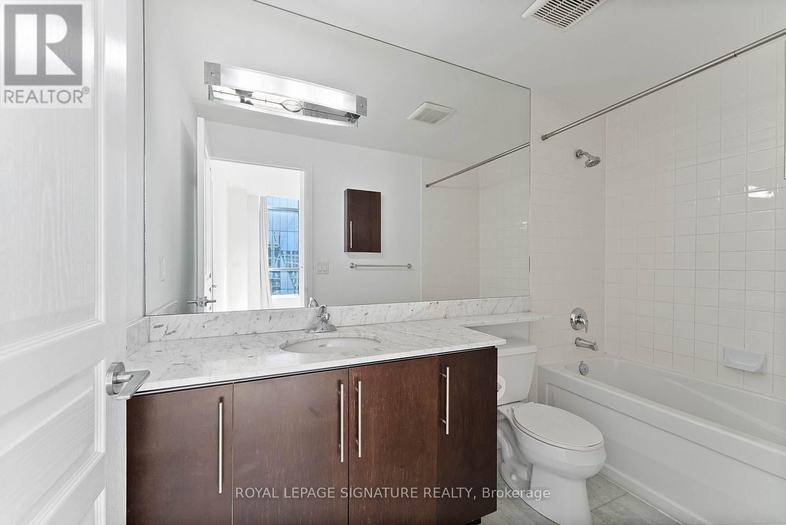 PH11 - 18 YONGE STREET Image 7