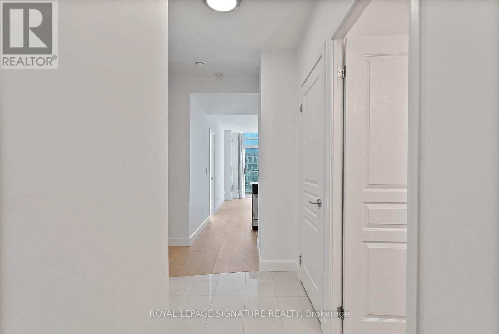 PH11 - 18 YONGE STREET Image 8