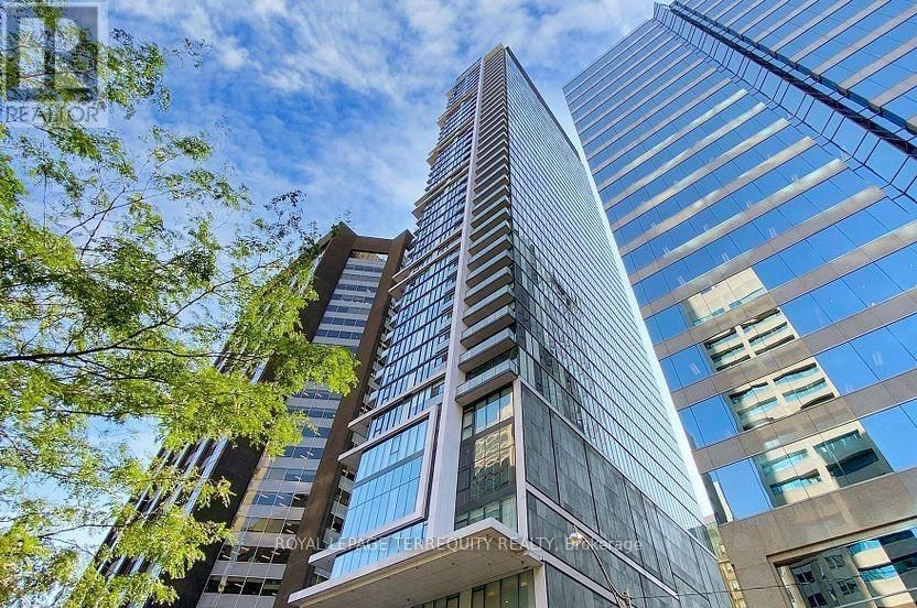 PH101 - 426 UNIVERSITY AVENUE Image 1