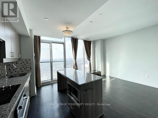 PH101 - 426 UNIVERSITY AVENUE Image 14