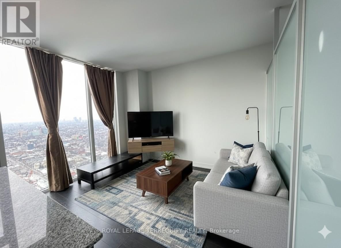 PH101 - 426 UNIVERSITY AVENUE Image 15