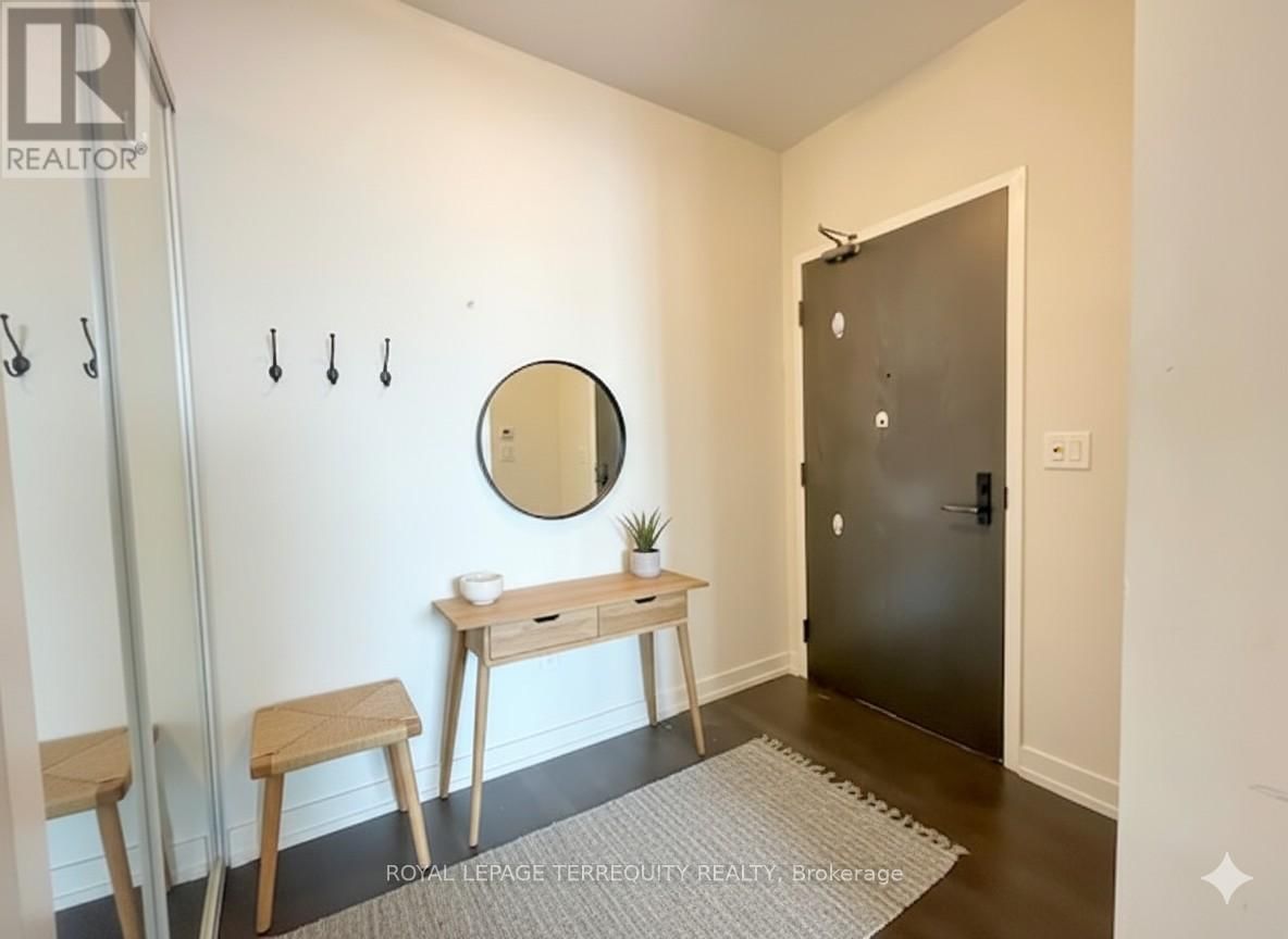 PH101 - 426 UNIVERSITY AVENUE Image 2