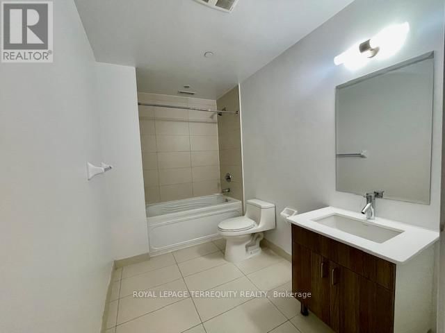 PH101 - 426 UNIVERSITY AVENUE Image 25