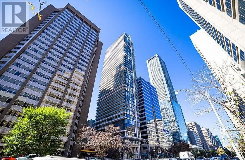 PH101 - 426 UNIVERSITY AVENUE Image 33