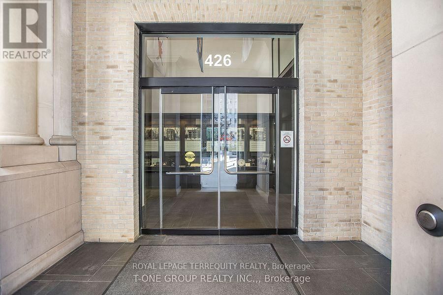 PH101 - 426 UNIVERSITY AVENUE Image 34