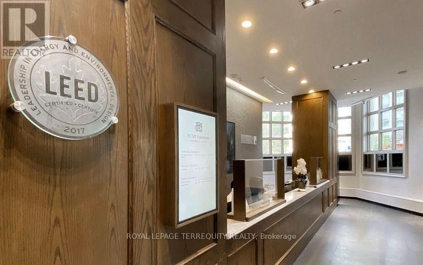 PH101 - 426 UNIVERSITY AVENUE Image 38