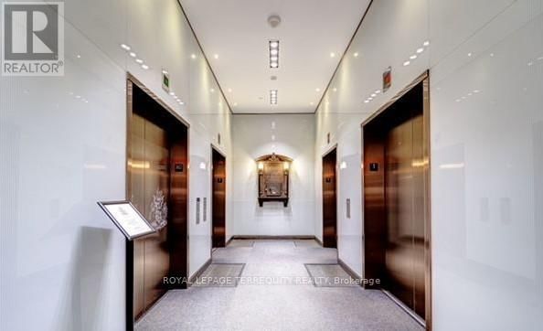 PH101 - 426 UNIVERSITY AVENUE Image 41