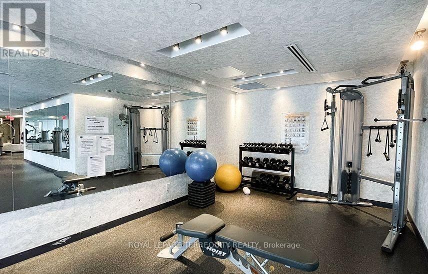 PH101 - 426 UNIVERSITY AVENUE Image 46