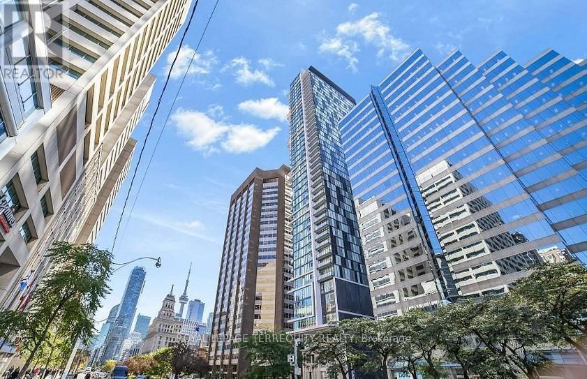 PH101 - 426 UNIVERSITY AVENUE Image 47