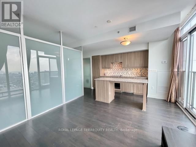 PH101 - 426 UNIVERSITY AVENUE Image 5