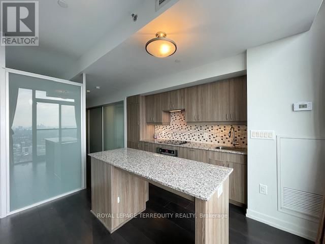 PH101 - 426 UNIVERSITY AVENUE Image 7