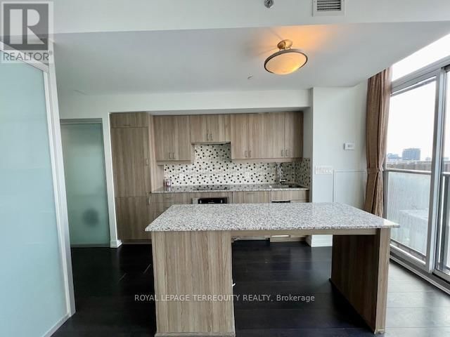 PH101 - 426 UNIVERSITY AVENUE Image 8