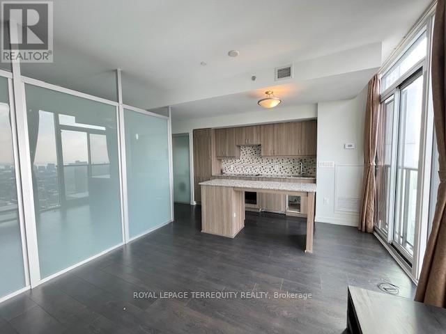 PH101 - 426 UNIVERSITY AVENUE Image 9