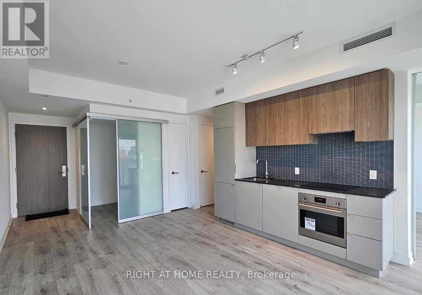 1502 - 161 ROEHAMPTON AVENUE Image 13