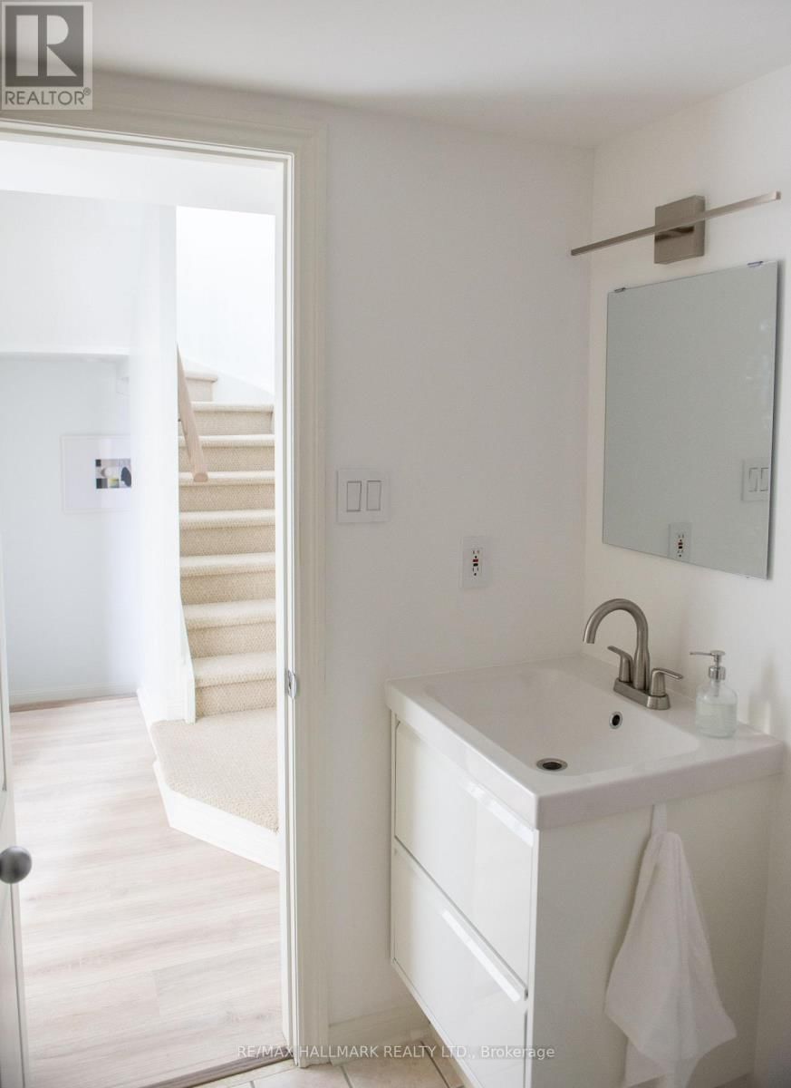 2705 - 27 SUDBURY STREET Image 32