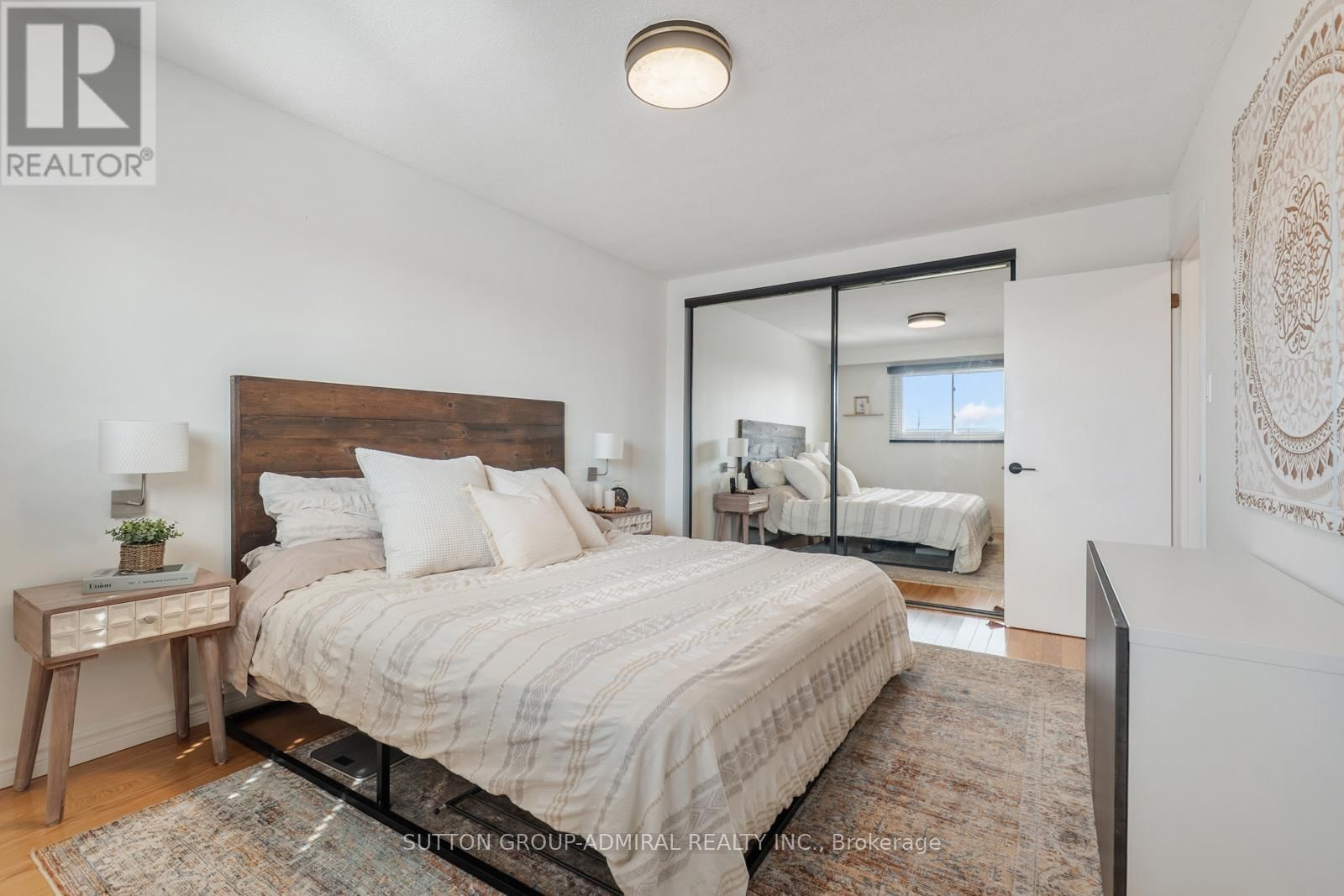 19 MENTOR BOULEVARD Image 22