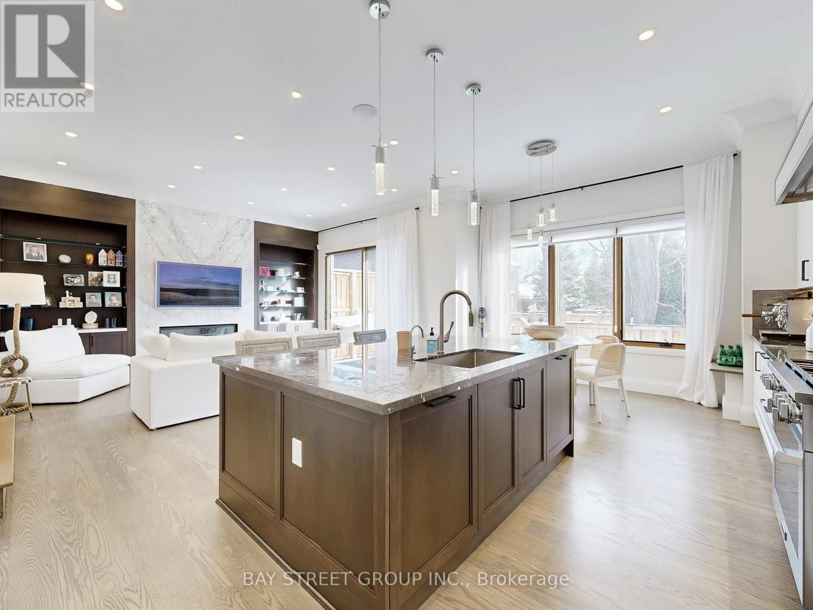 31 EVERGREEN GARDENS Image 12