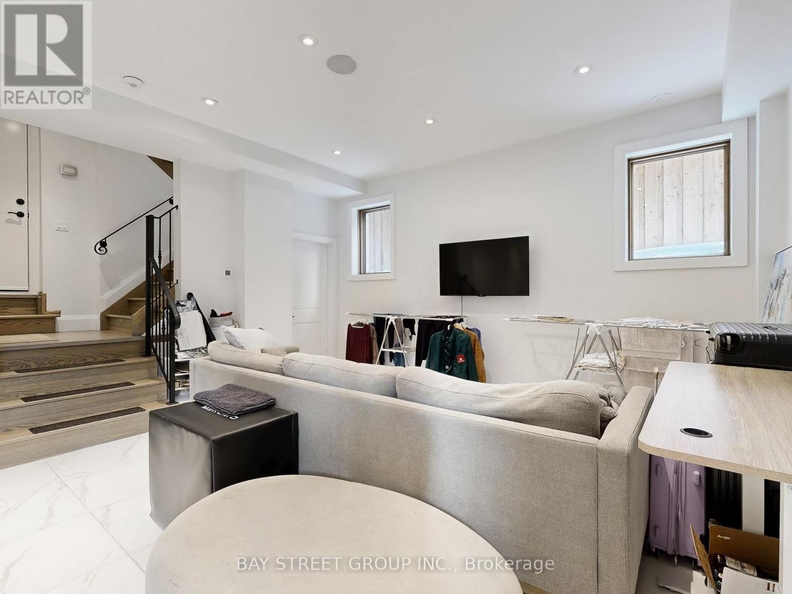 31 EVERGREEN GARDENS Image 31