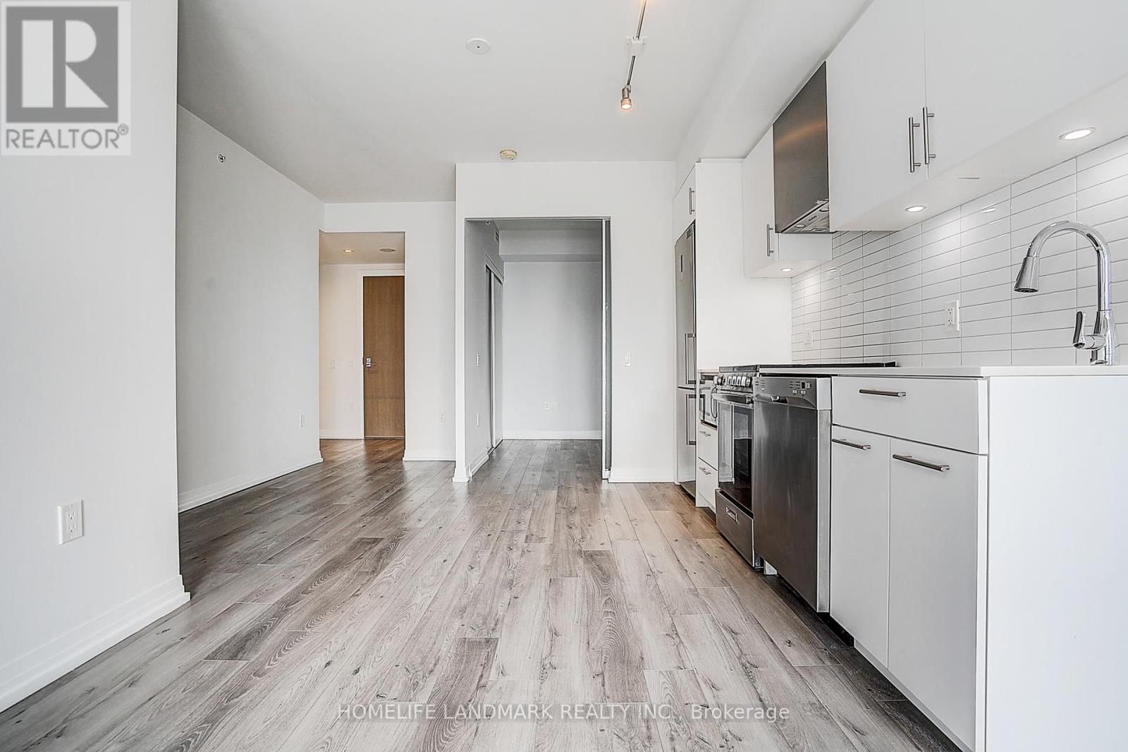 1718 - 251 JARVIS STREET Image 22