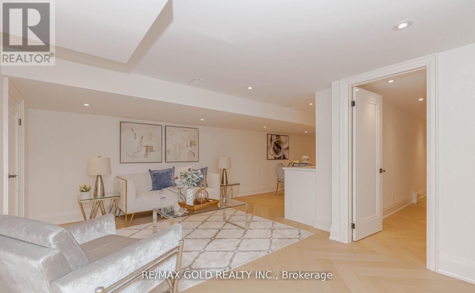 786 EUCLID AVENUE Image 36