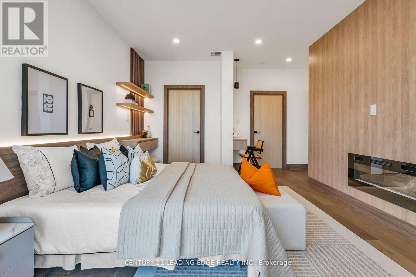 208 - 1 WATERGARDEN WAY Image 39