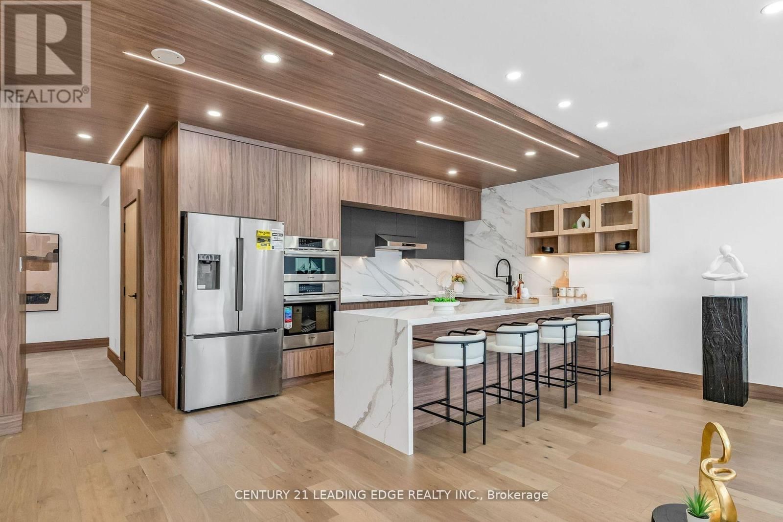 208 - 1 WATERGARDEN WAY Image 5