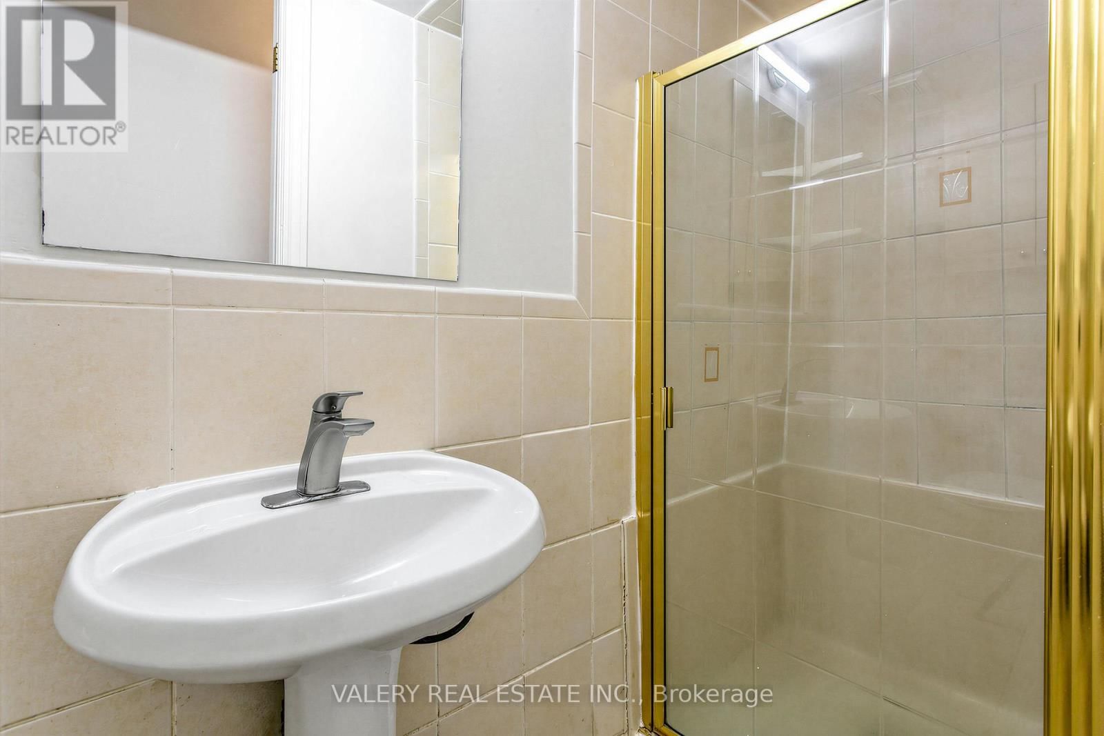 1060 DUNDAS STREET WEST Image 18