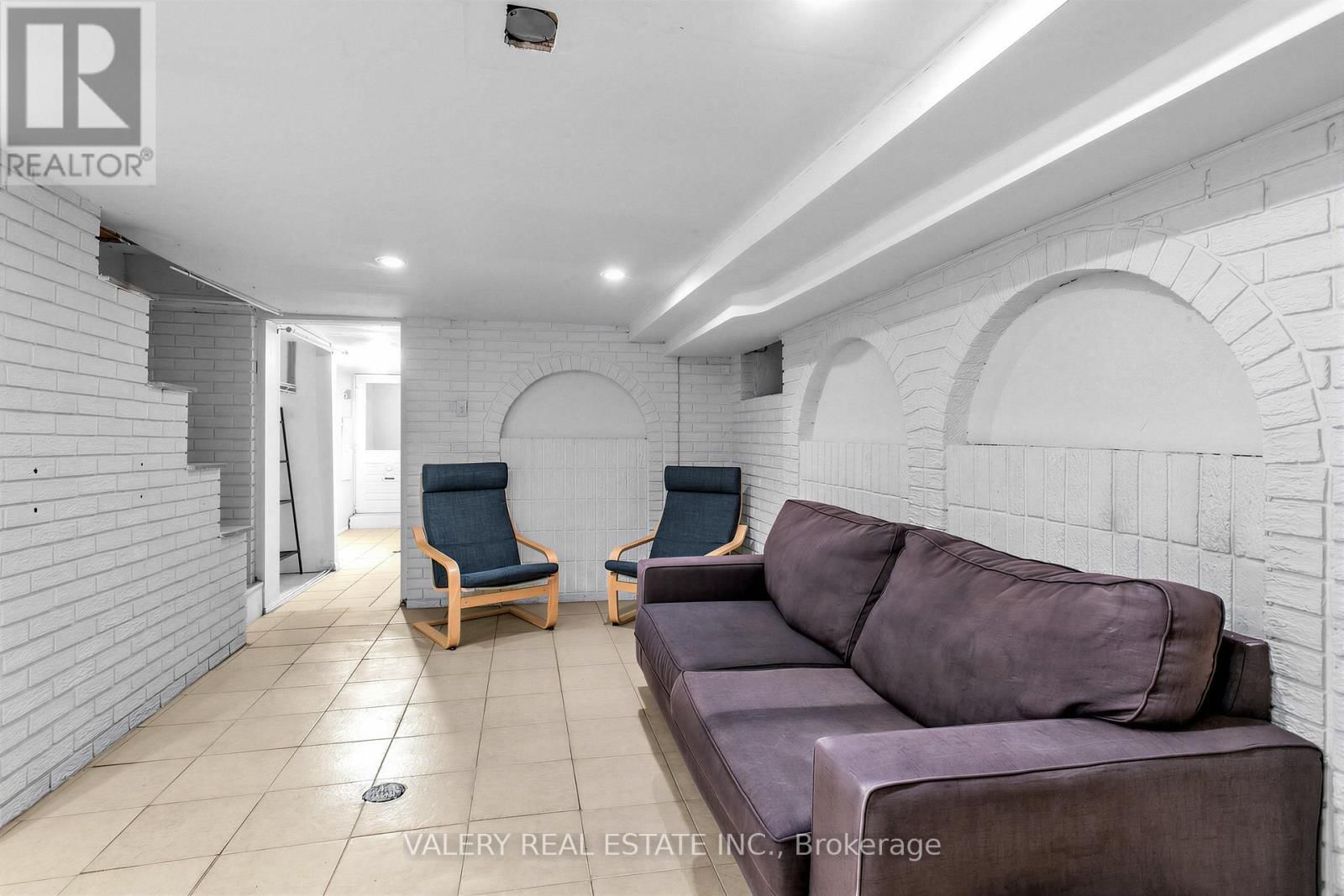 1060 DUNDAS STREET WEST Image 21