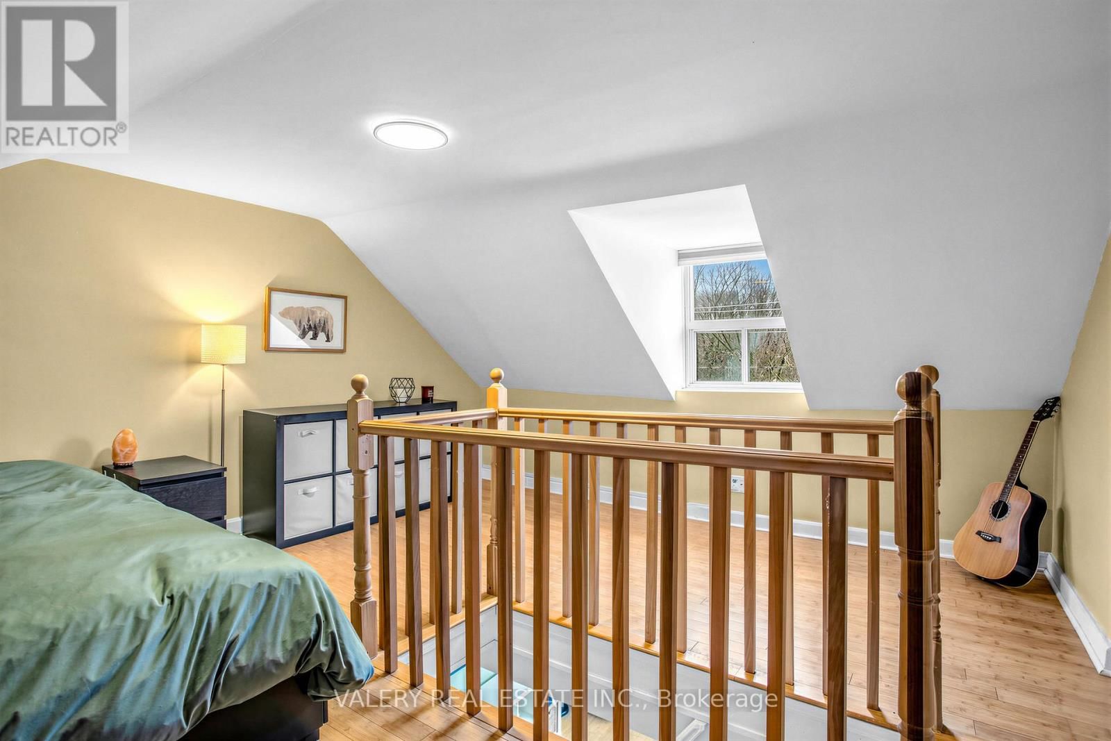 1060 DUNDAS STREET WEST Image 8