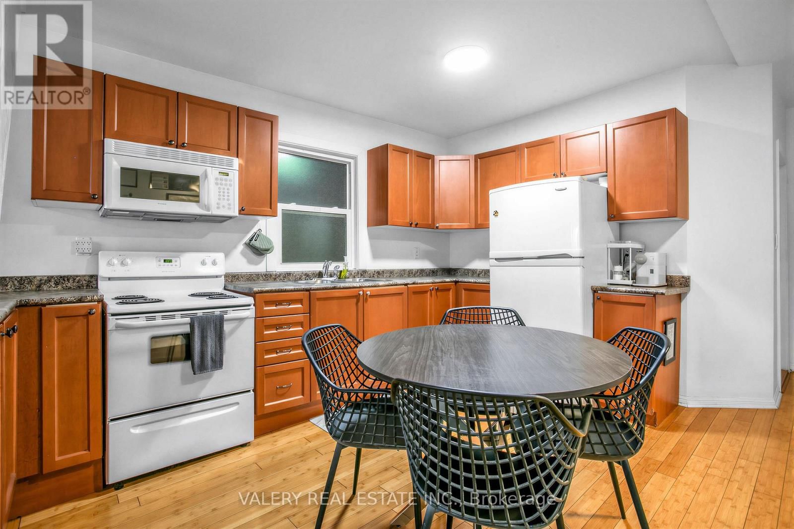 1060 DUNDAS STREET WEST Image 9