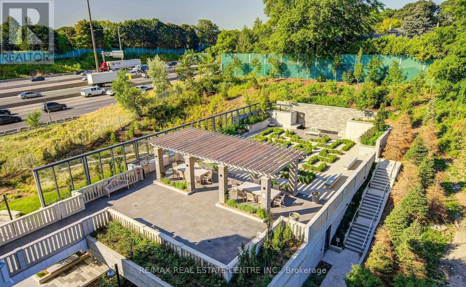 310 - 25 MCMAHON DRIVE Image 15