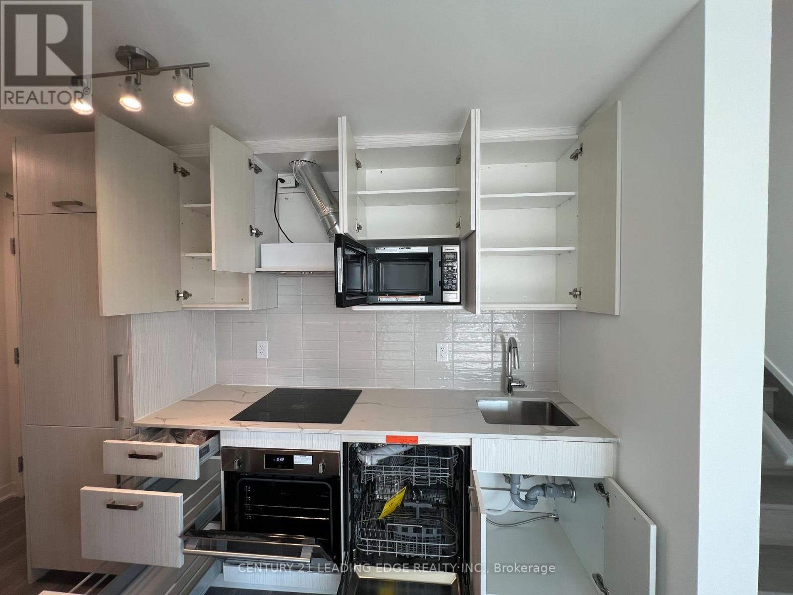 205 - 65 CURLEW DRIVE Image 21