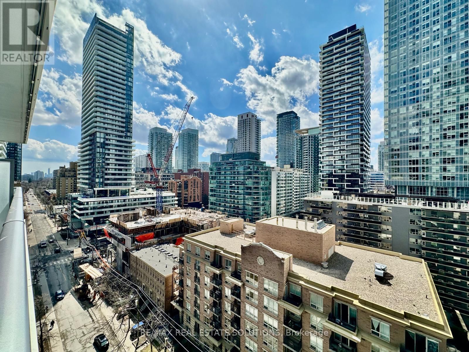 1211 - 195 REDPATH AVENUE Image 24