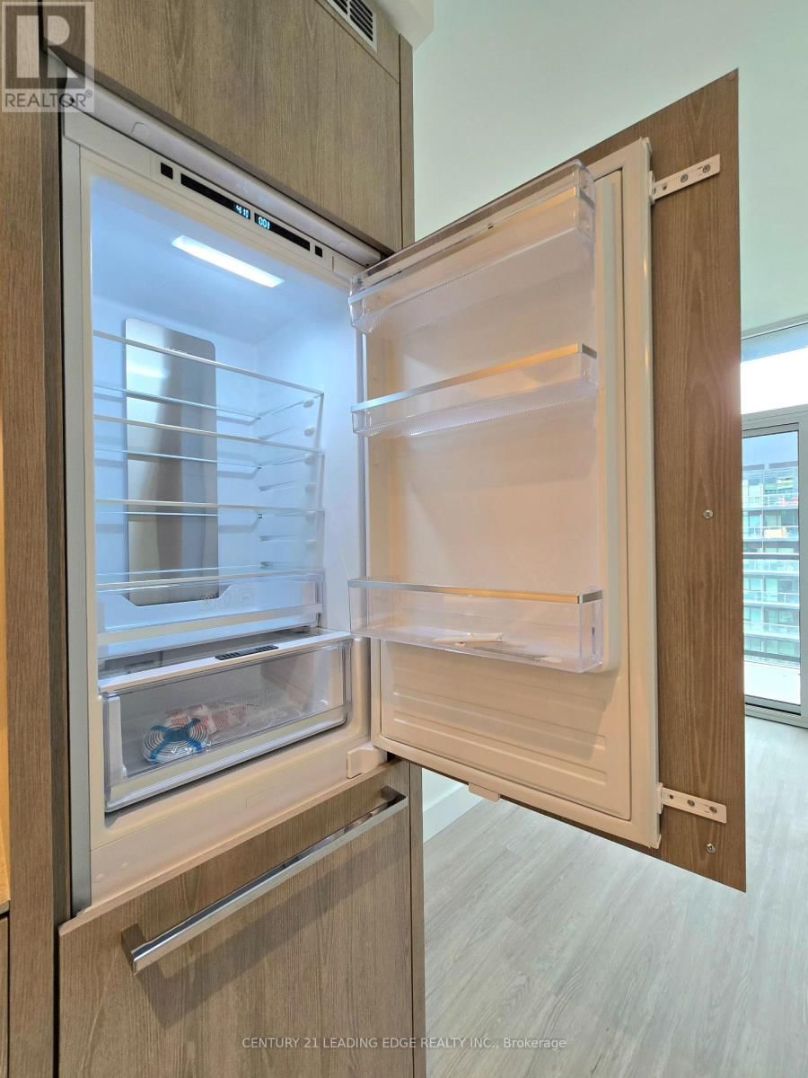 702 - 625 SHEPPARD AVENUE EAST Image 9