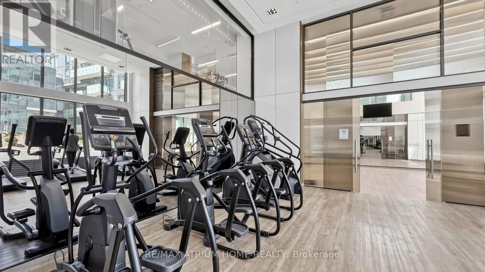 S3202 - 8 OLYMPIC GARDEN DRIVE Image 39