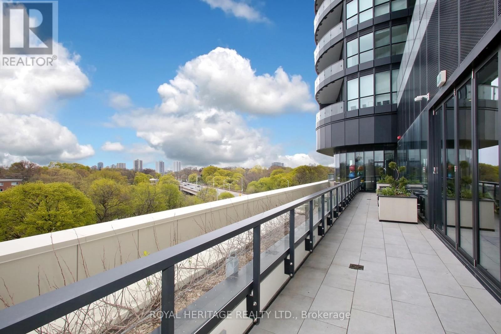 1921 - 585 BLOOR STREET EAST Image 24