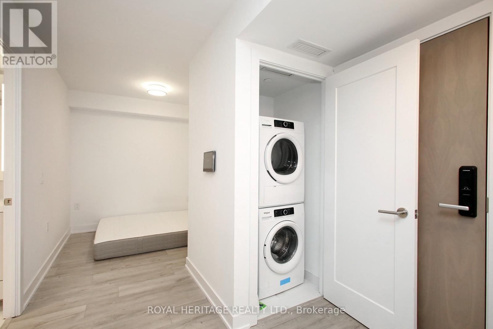 1921 - 585 BLOOR STREET EAST Image 8