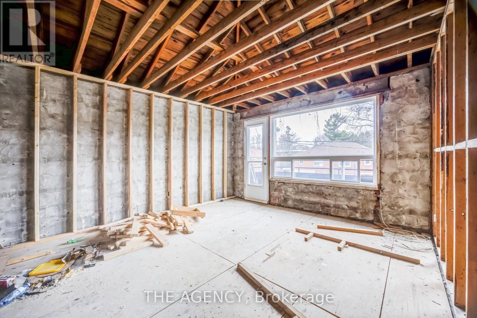 374 ATLAS AVENUE Image 17