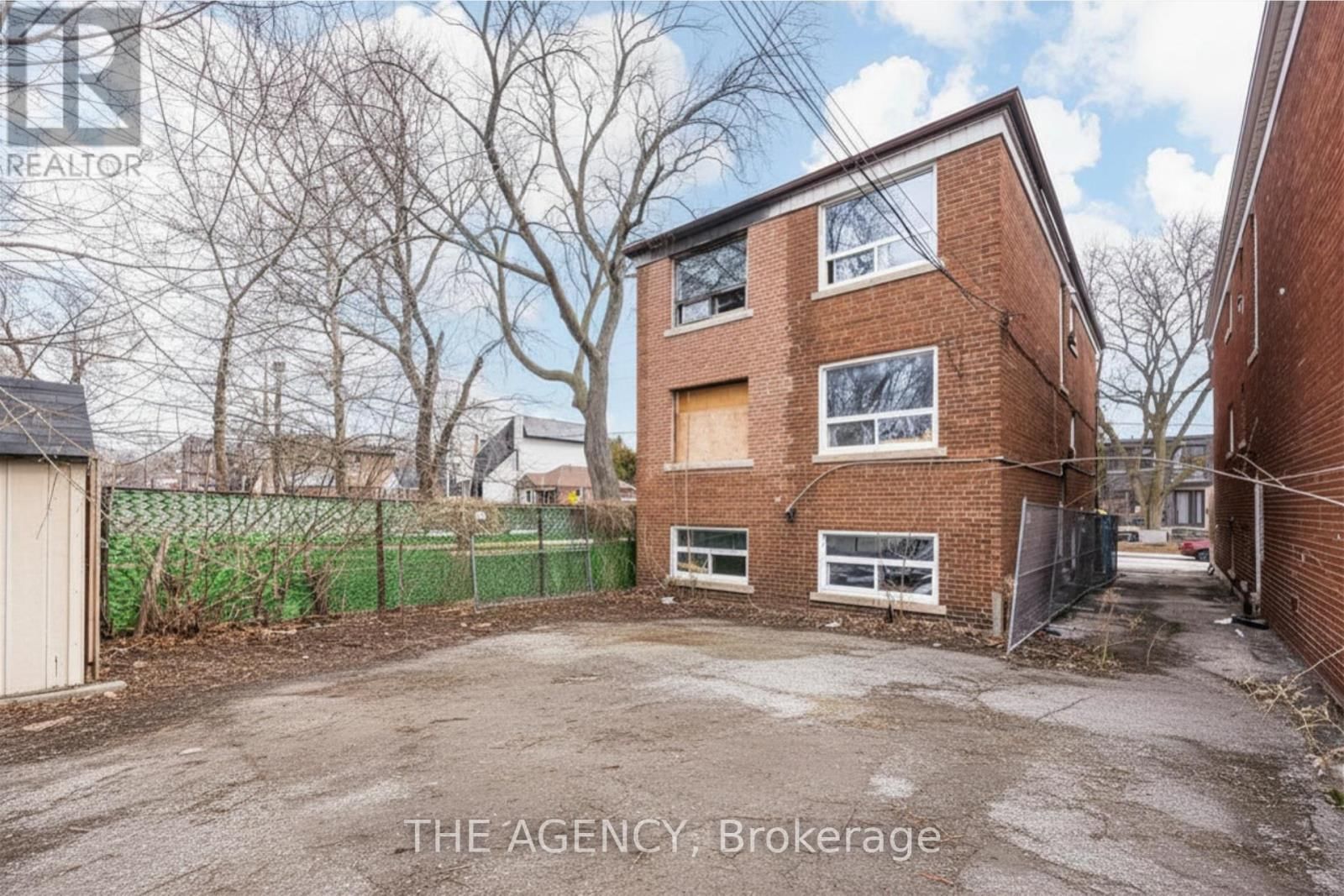 374 ATLAS AVENUE Image 29